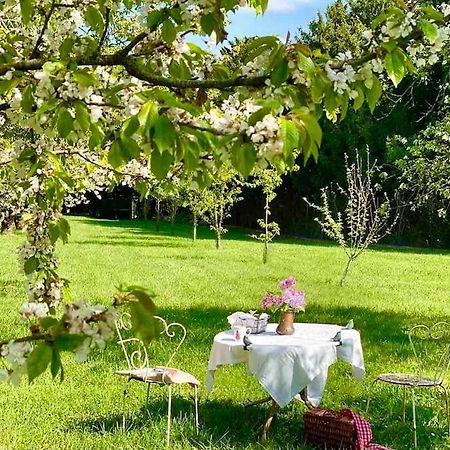 Charming Romantic Tower In Chateau Estate Ocquerre Екстериор снимка