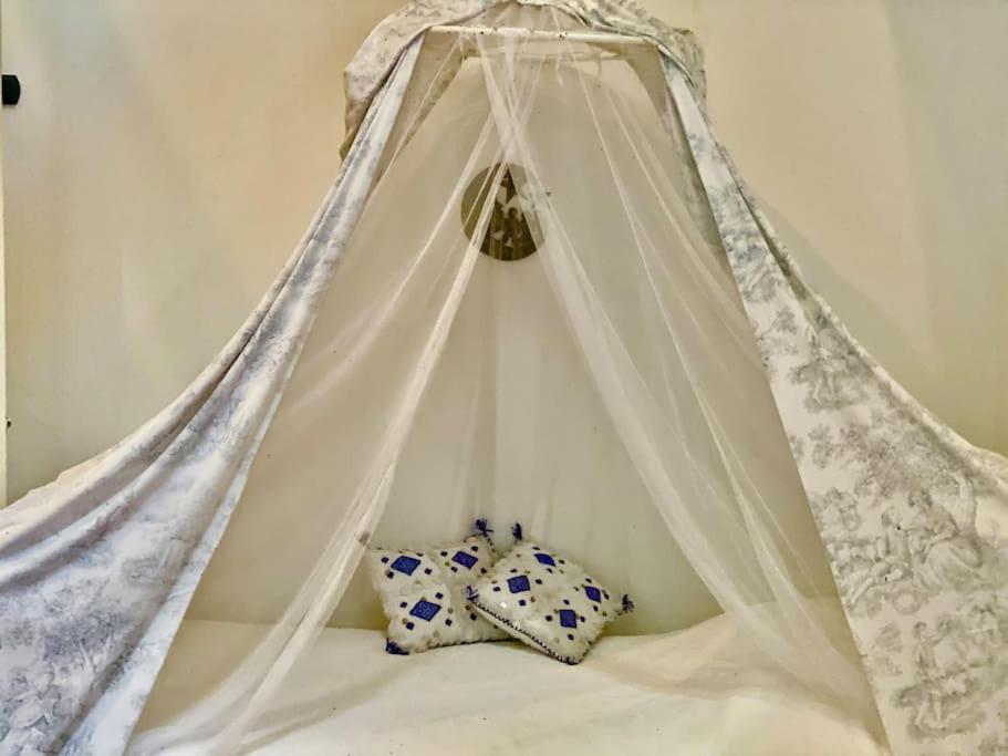 Charming Romantic Tower In Chateau Estate Ocquerre Екстериор снимка